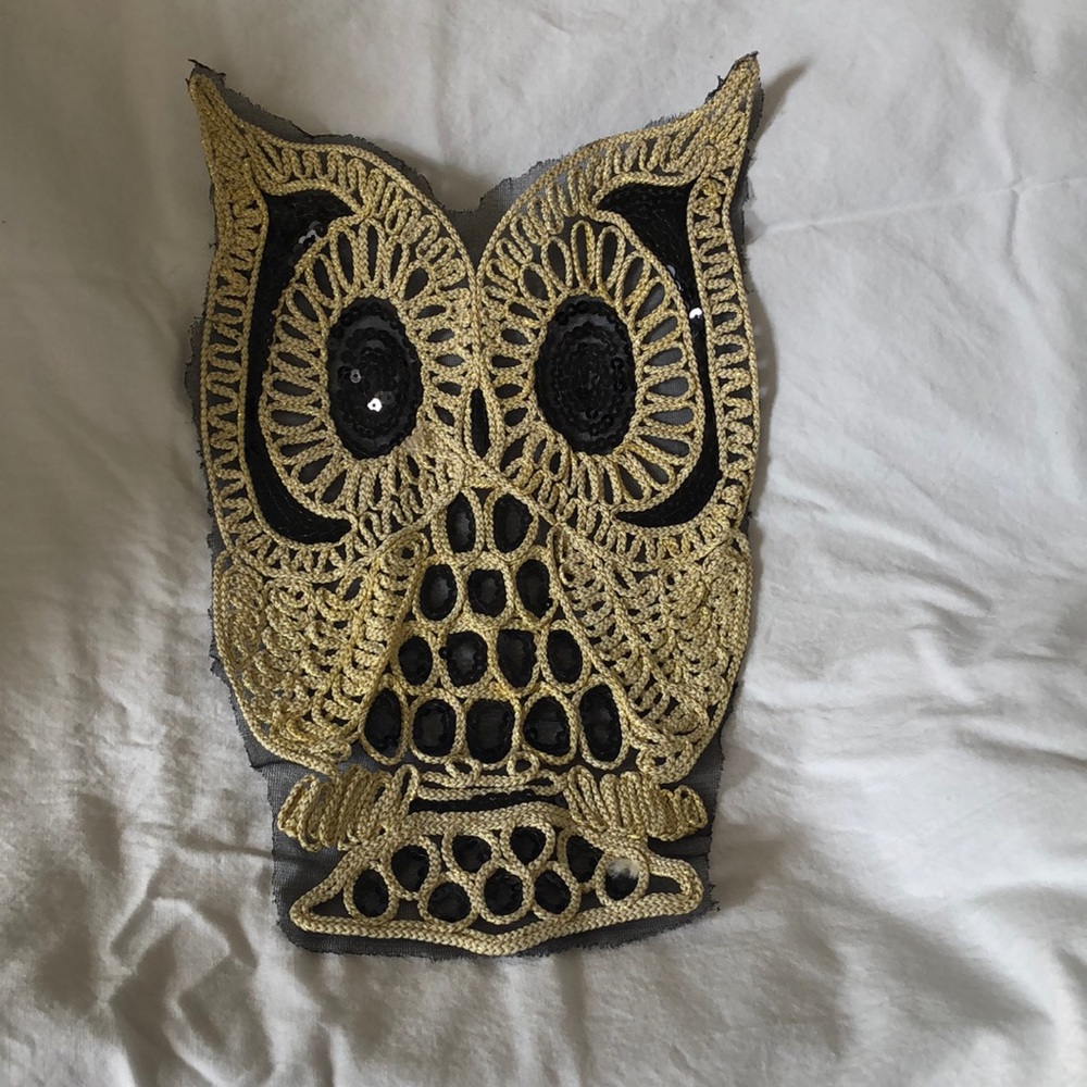 Owl appliqué with sequins